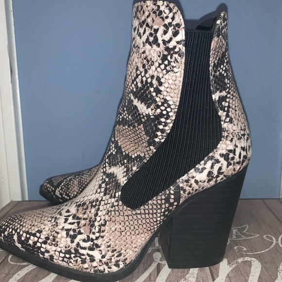 Snake Skin Booties 🐍 - Picture 4 of 5